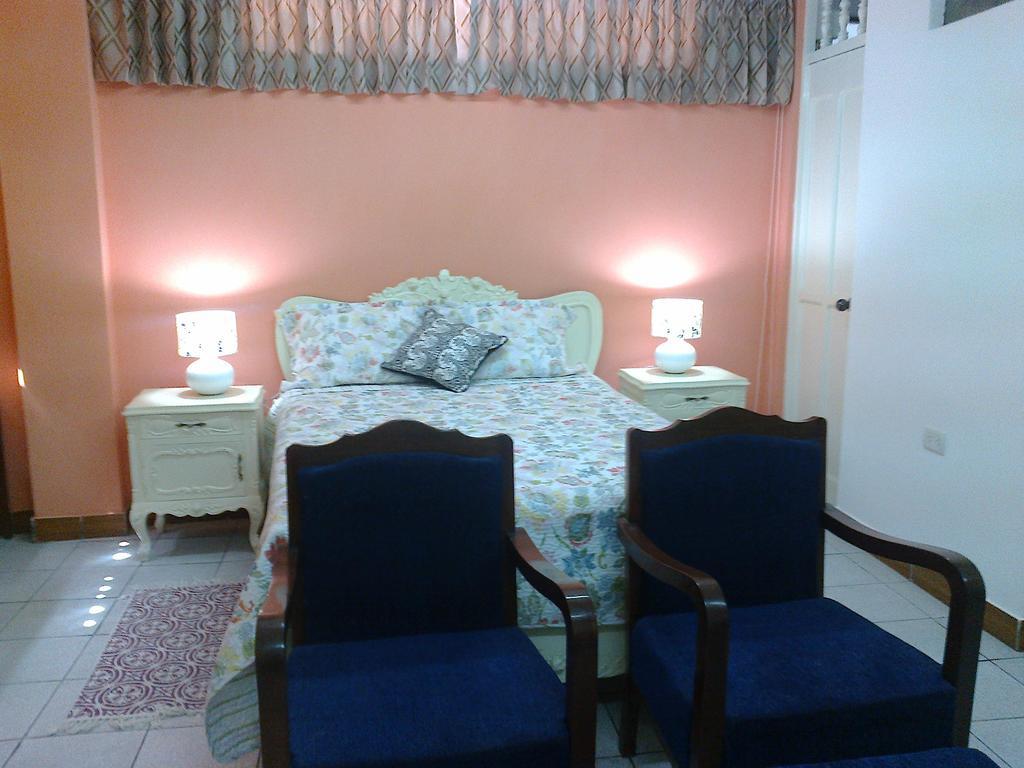 Strenua Santa Maria Suites Trujillo Zimmer foto